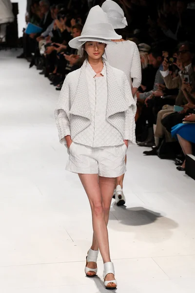 Look 4